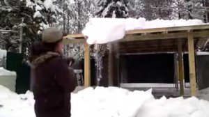 Сбросить снег с поликарбонат крыша