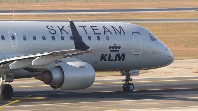 KLM Cityhopper Embraer 190 *SkyTeam Livery* takeoff at Graz Airport | PH-EZX смотреть онлайн