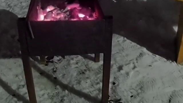Куриные ножки на мангале зимой. смотреть онлайн