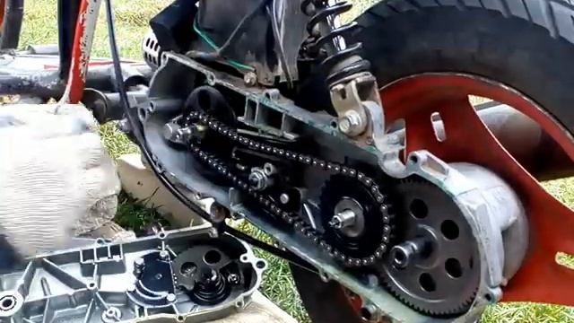 Замена сцепления на скутере цепник 50 кубов двухтактный китаец.Цепная трансмиссия. смотреть онлайн