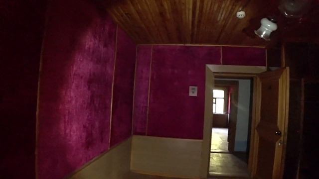 Не заброшенный лагерь из её детства.Вернулась  спустя 17 лет.