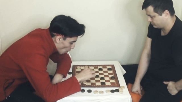 Как без двух шашек разгромить соперника? Разбиваю Тиктокера. Манучер | #шашки смотреть онлайн