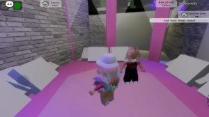 Нашла крутой секрет как попасть под стекло возле фонтана в брукхейвен роблокс ??