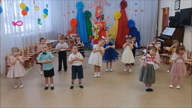 Поздравления с 8 марта от младшей группы смотреть онлайн