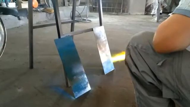 Порошковая покраска металла газопламенным методом. Powder coating of a metal by a flame method. смотреть онлайн