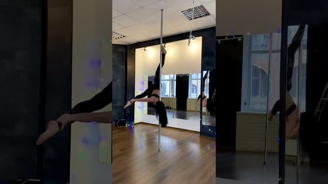 Pole dance. Полденс. Пилон. Танец на пилоне. Связка на пилоне. Элементы на пилоне средний уровень. смотреть онлайн