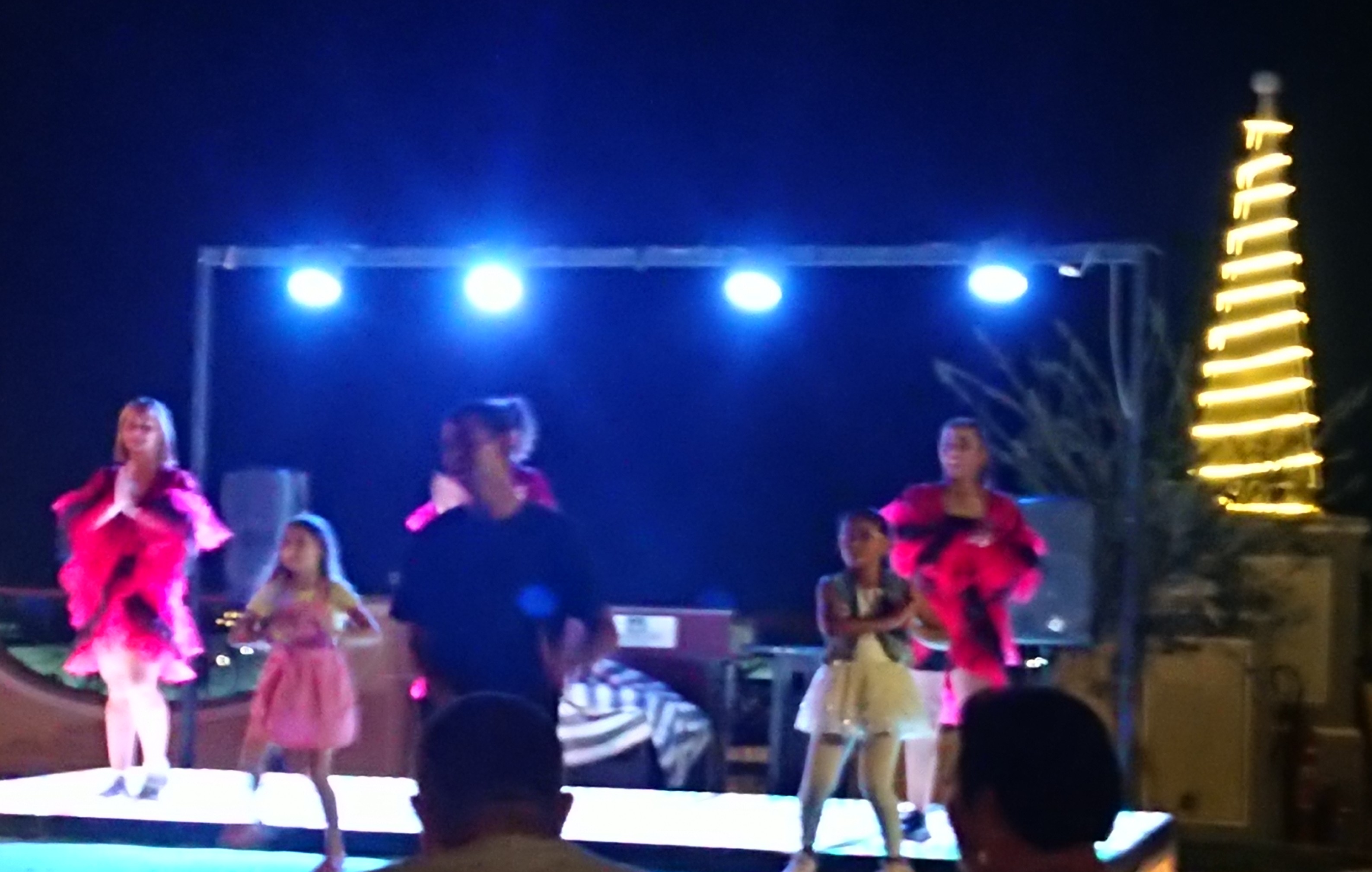 Танцы в Египте 2 ?? dancing in Egypt ?? music travel - дискотeка в отеле ? музыка путешествия смотреть онлайн