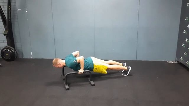 Отжимания на паралетсах смотреть онлайн