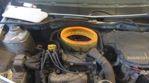 Замена воздушного фильтра на Рено Логан и Лада Ларгус 8-кл.