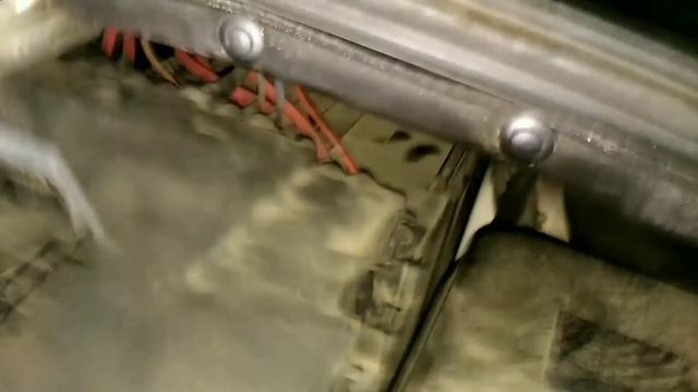 Как снять аккумулятор Citroen C4 седан