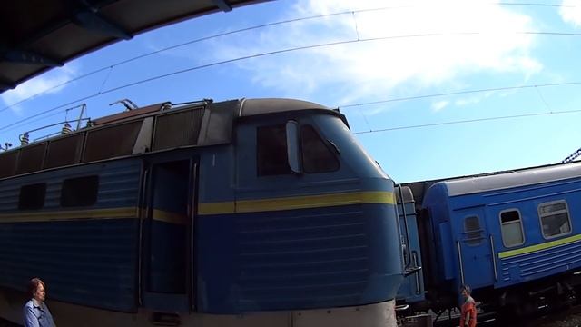 Скоростной поезд Едем в поезде и метро Макс залез в локомотив поезда смотреть онлайн