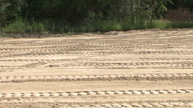 Стадион в школе №3 приводят в порядок смотреть онлайн