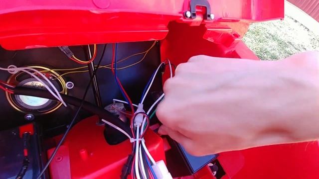 Как добавить/заменить батарею в детском электромобиле. Обслуживание электромобиля смотреть онлайн