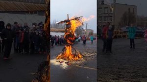 Сжигаем пугало. С масленицей всех)))