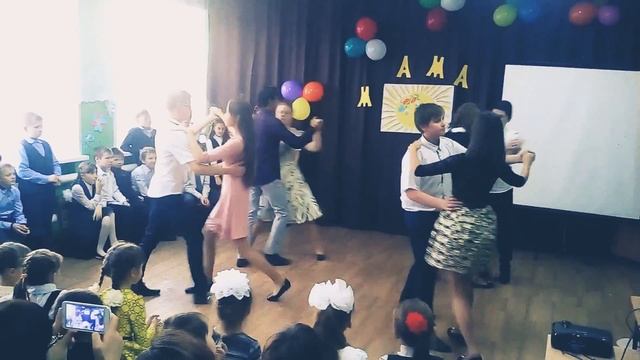 День матери! Выступление 9-8 классов смотреть онлайн