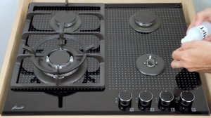 Очистка электродов электроподжига и газ-контроля на газовой поверхности.