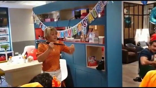 Guy Bedos : 60 ans, sketch revisité à l'occasion de l'anniversaire du batteur de KILL the DUCK. смотреть онлайн