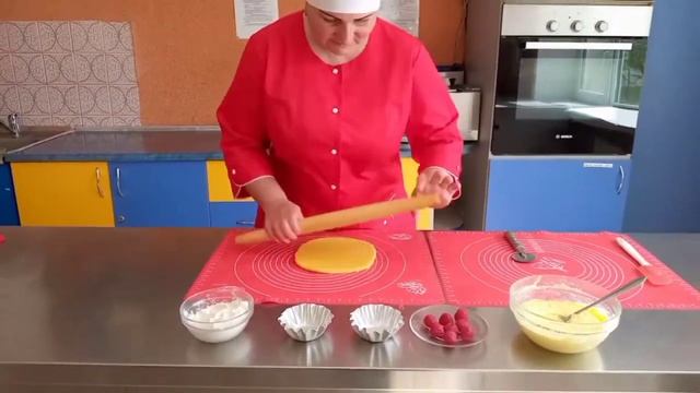 Майстер-клас з приготування італійського тістечка «Соффіоні» смотреть онлайн