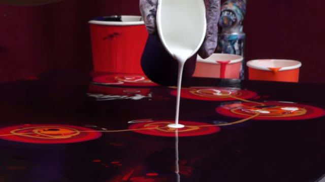 Dancing in the Dark! ❤️ Bright RED Floral Flow with GOLDEN Accents on DEEP Black | Acrylic Pouring смотреть онлайн