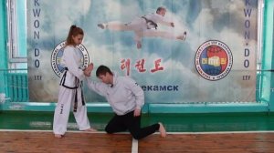 Самооборона: что делать, если вас схватили за волосы?