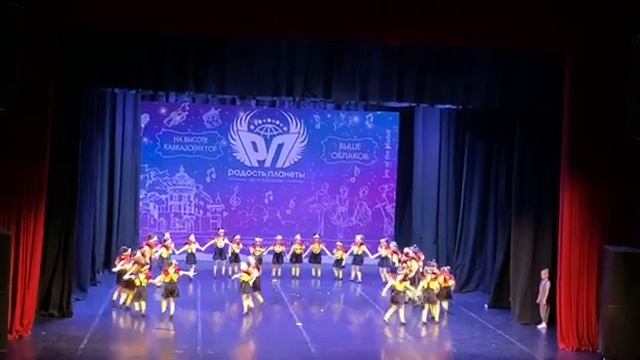 коллектив Талисман, танец "Смайлики" смотреть онлайн