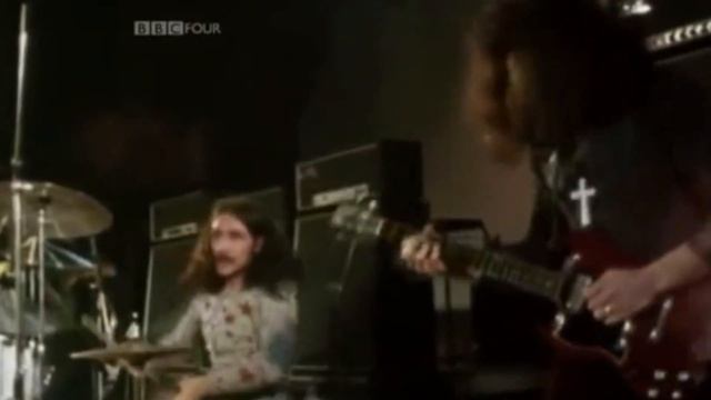 EXCLUSIVE: Tony Iommi makes a special guest vlog recording for Olley’s Oracle смотреть онлайн