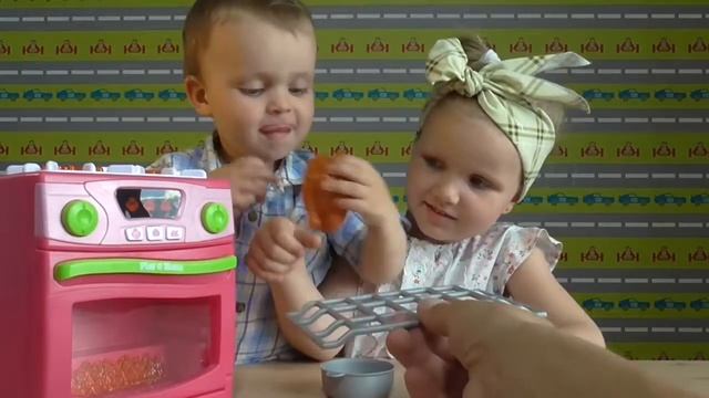 Духовка PlayHome Keenway ЧУДО приготовили настоящую КАРТОШКУ и КУРИЦУ Видео для детей смотреть онлайн