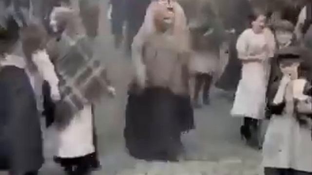 Как одевались женщины в Англии в викторианскую эпоху (1901 год) смотреть онлайн