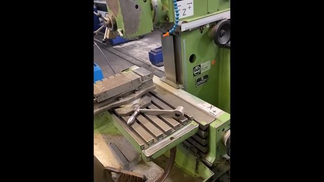 MAHO 400 P Tool Milling Machine смотреть онлайн