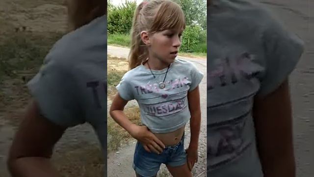 VLOG Гуляем с подругой. Играем в разные игры смотреть онлайн