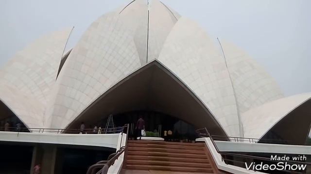 Lotus Temple смотреть онлайн