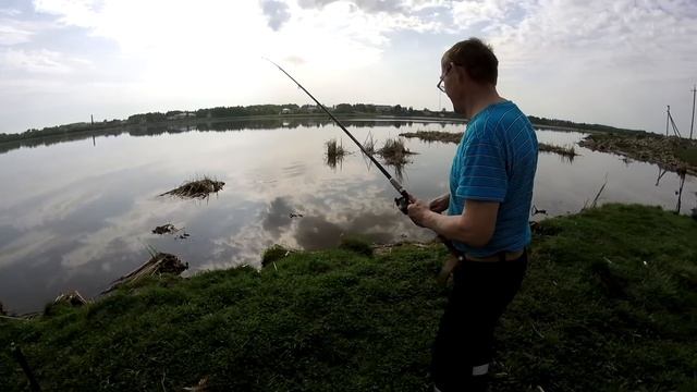 ПЯТЬ ЛЕТ не РЫБАЧИЛ на УДОЧКУ и ТУТ ТАКОЕ... смотреть онлайн