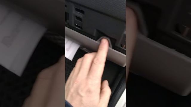 Не работает печка в режиме 123! Снятие резистора отопителя салона на VW T5 2008г смотреть онлайн