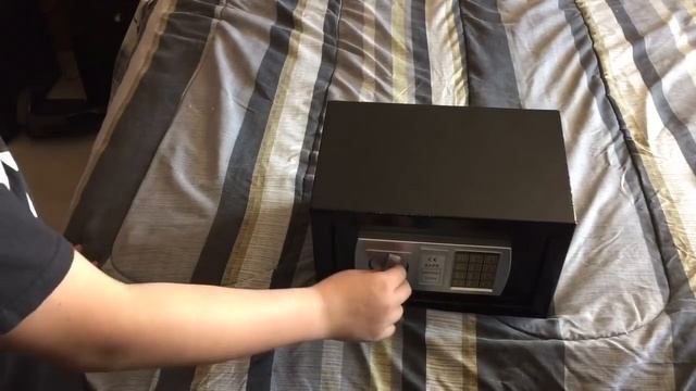 How to open a digital safe without any tools or keys IN 2 SECONDS! смотреть онлайн