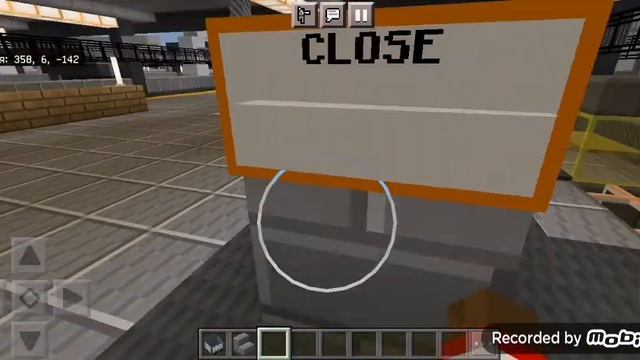 Катаюсь на электричке в Майнкрафте