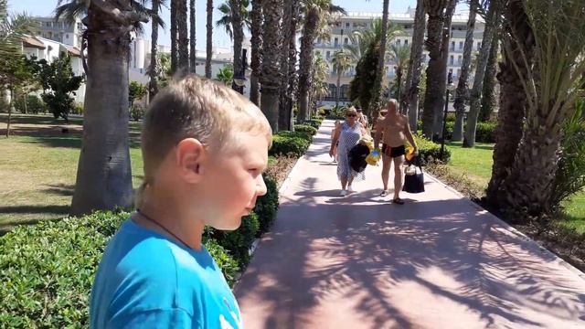 Экскурсия по отелю Adora Golf Resort с субтитрами смотреть онлайн