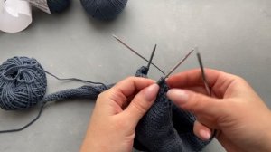 Вяжем косынку спицами. Бактус или платок лицевой гладью