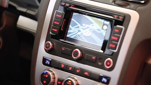 VOLKSWAGEN Scirocco Occasion 2.0 TDI 140 FAP Sportline Blanc 2757 смотреть онлайн