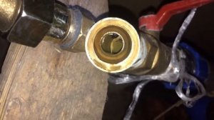 Прочистка фильтра грубой очистки перед водяным счётчиком