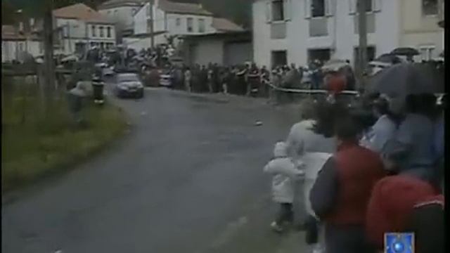 Rally car crashes into crowd in Spain смотреть онлайн
