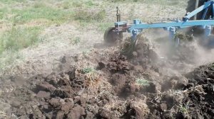 Пахота мтз 82 плуг Бомет 4/30 , и мтз 80 плуг ПЛН 3/35.