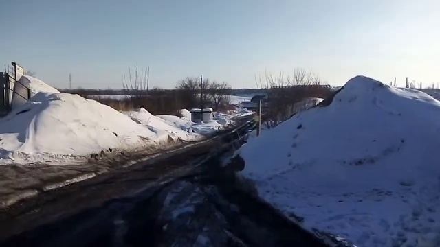 Снежные массы в Самаре сбрасывают в Волгу смотреть онлайн
