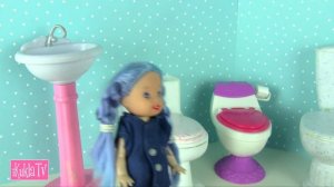 Эвелина Прячется от Взрослых Не Хочет Идти На урок Мультики Куклы Барби Про Школу IkuklaTV