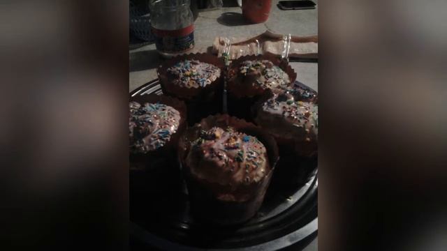 Мама пекла пасочку! Ммммм... Ням ням! смотреть онлайн