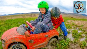 Дети и Машина. Диана и Даня собрали машину для поездок по грязи, лужам и снегу. Манкиту
