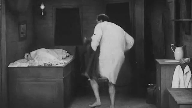 Пароходный Билл (1928)  В ролях: Бастер Китон, Том МакГуайр, Эрнест Торренс.