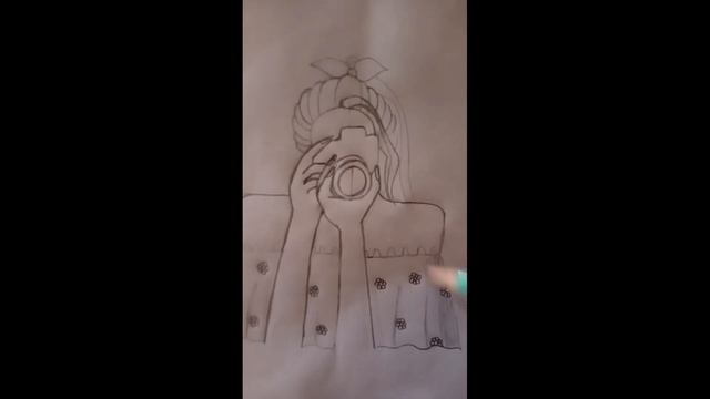 how to draw a girl holding the camera drawing sketch смотреть онлайн