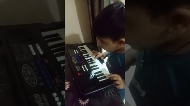 cute baby boy piano Baja raha hai ❤️❤️❤️😘😘🥰🥰🥰😊😊 смотреть онлайн