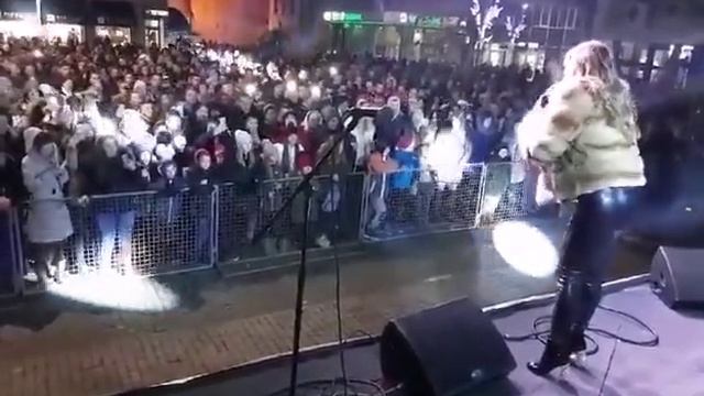 Prijedorčani Novu godinu dočekali uz pjesme Viki Miljković смотреть онлайн