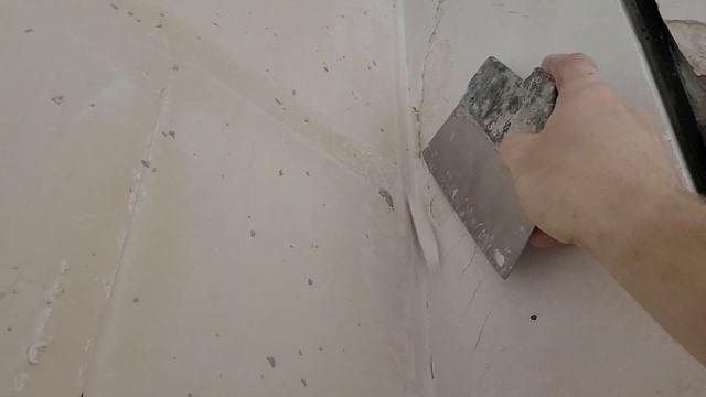 Вот вам и ГОТОВЫЕ стены в НОВОСТРОЙКЕ. Сыпятся УГЛЫ на стенах, штукатурка СОВСЕМ не держится! смотреть онлайн